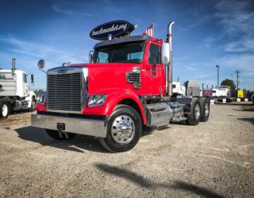 2011 FREIGHTLINER CORONADO TANDEM AXLE DAYCAB AV9037