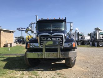 2007 MACK CV713  FLATBED TRI-AXLE TRUCK 055987