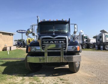 2007 MACK CV713  FLATBED TRI-AXLE TRUCK 055987
