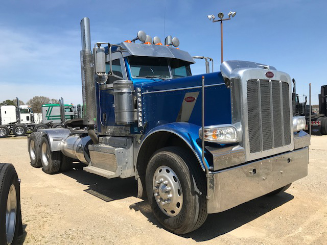 2013 PETERBILT 389 DAYCAB