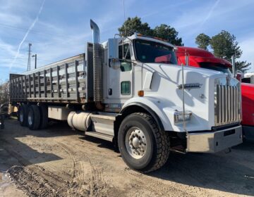 2008 KENWORTH T800 STAKE BODY TRUCK 233582