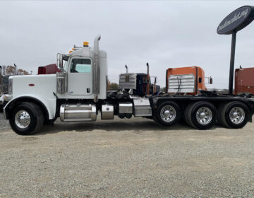 2015 PETERBILT 389 TRI AXLE DAYCAB 256988