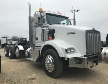 2014 KENWORTH T800 DAYCAB 390572