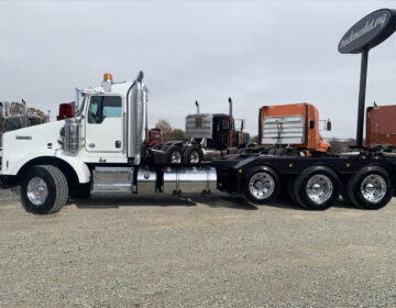 2014 KENWORTH T800 TRI AXLE DAYCAB 399083