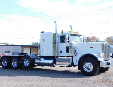 2021 PETERBILT 389 TRI AXLE SLEEPER 756700
