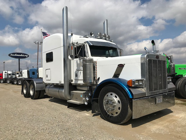 2004 PETERBILT 379EXHD SLEEPER