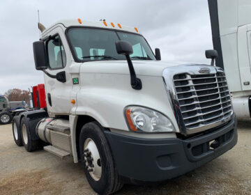 2013 FREIGHTLINER CASCADIA DAYCAB FG5303