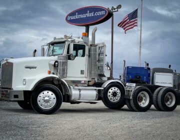 1998 KENWORTH T800W TRI AXLE DAYCAB 773722