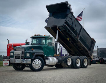 1998 MACK RD688S TRI AXLE DUMP TRUCK 043419