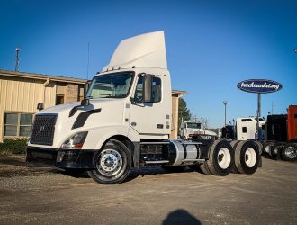 2013 VOLVO VNL64T300 DAYCAB 133589