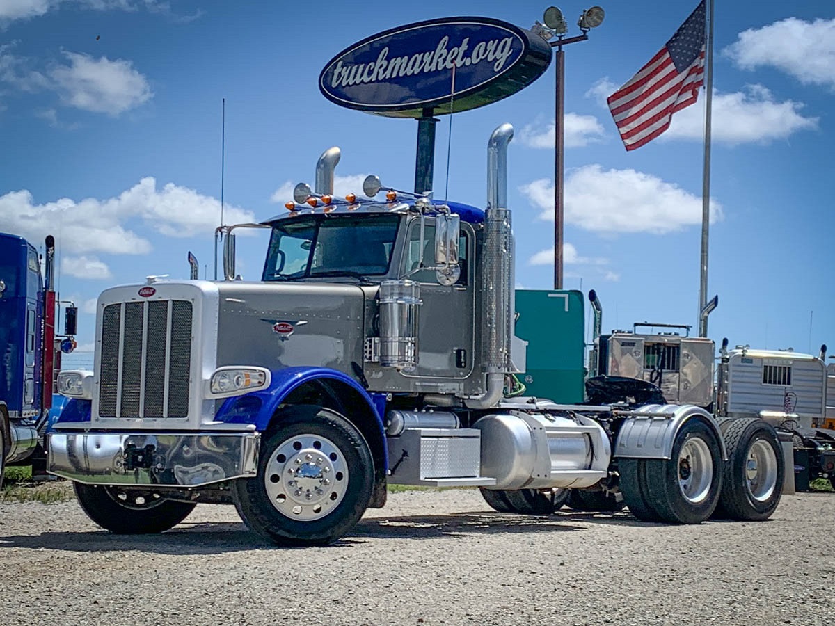 2018 PETERBILT 389 DAYCAB