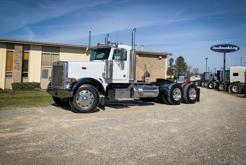 2003 PETERBILT 379 DAYCAB
