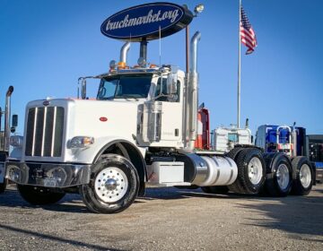2018 PETERBILT 389 TRI AXLE DAYCAB 465413