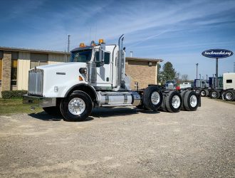 2015 KENWORTH T800W DAYCAB 440301