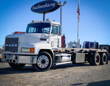 1993 MACK CH613 ROLL-OFF TRUCK 026086