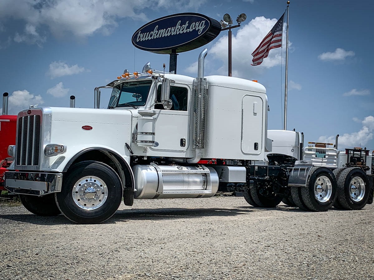 2015 PETERBILT 389 SLEEPER