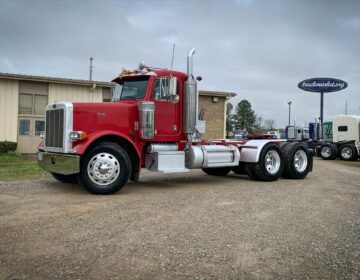 2005 PETERBILT 379 DAYCAB 835210