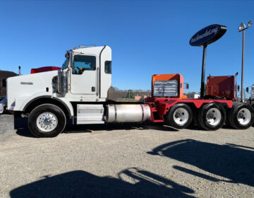 2012 KENWORTH T800W TRI AXLE DAYCAB 308516