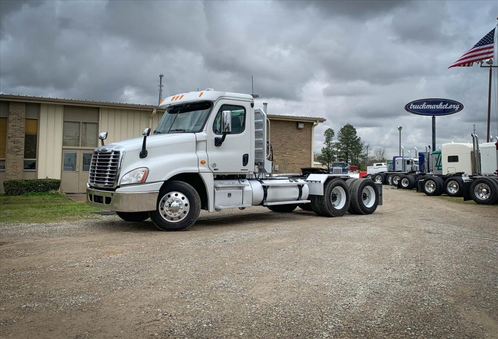 2011 FREIGHTLINER CASCADIA DAYCAB