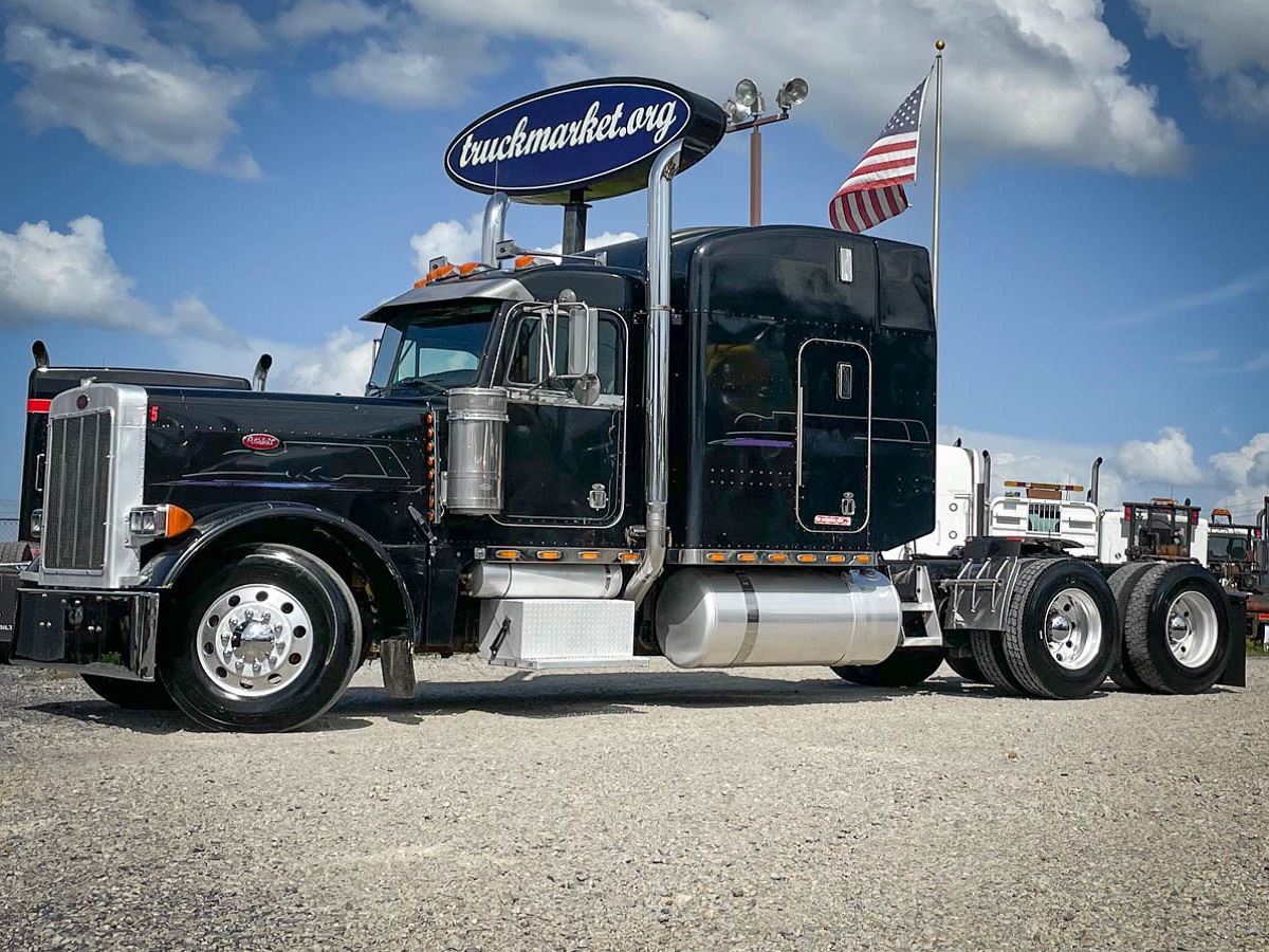 2005 PETERBILT 379EXHD SLEEPER