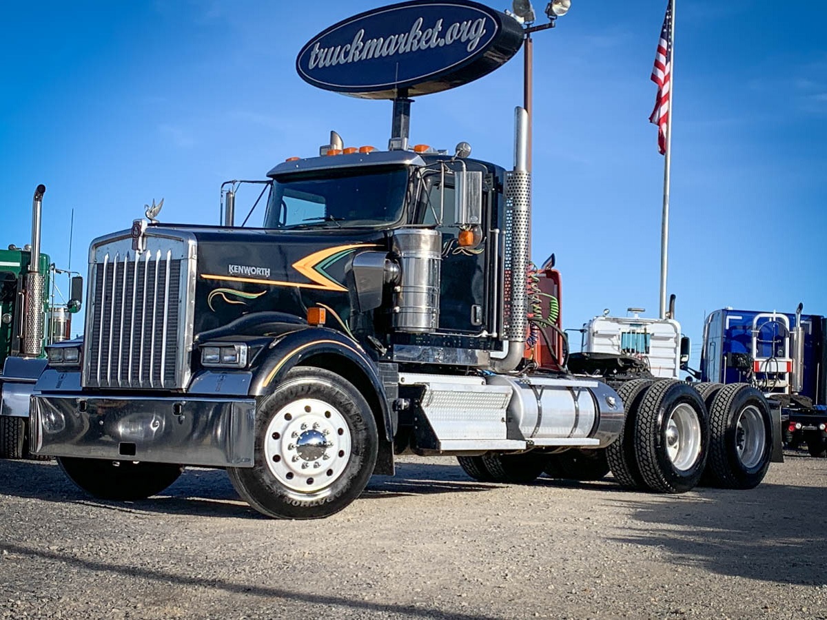 2012 KENWORTH W900L DAYCAB