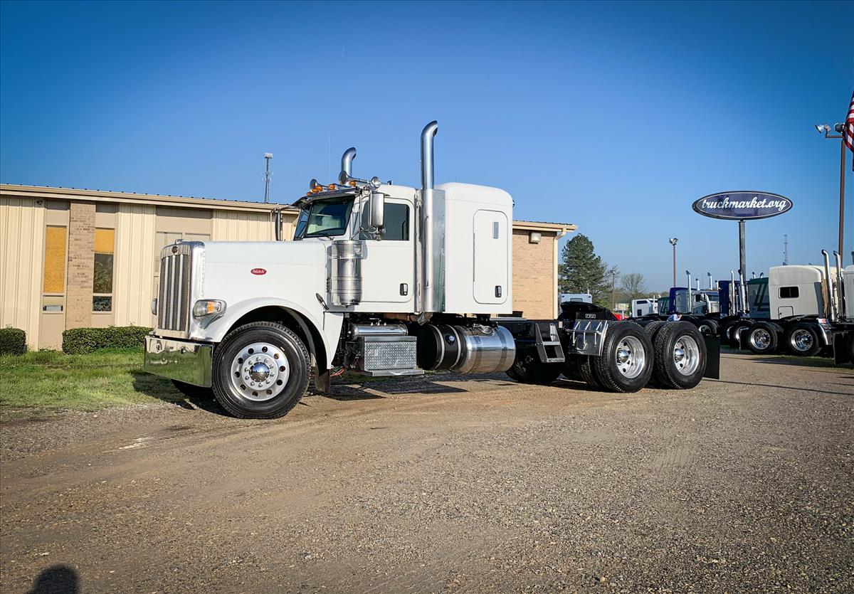 2015 PETERBILT 389 SLEEPER
