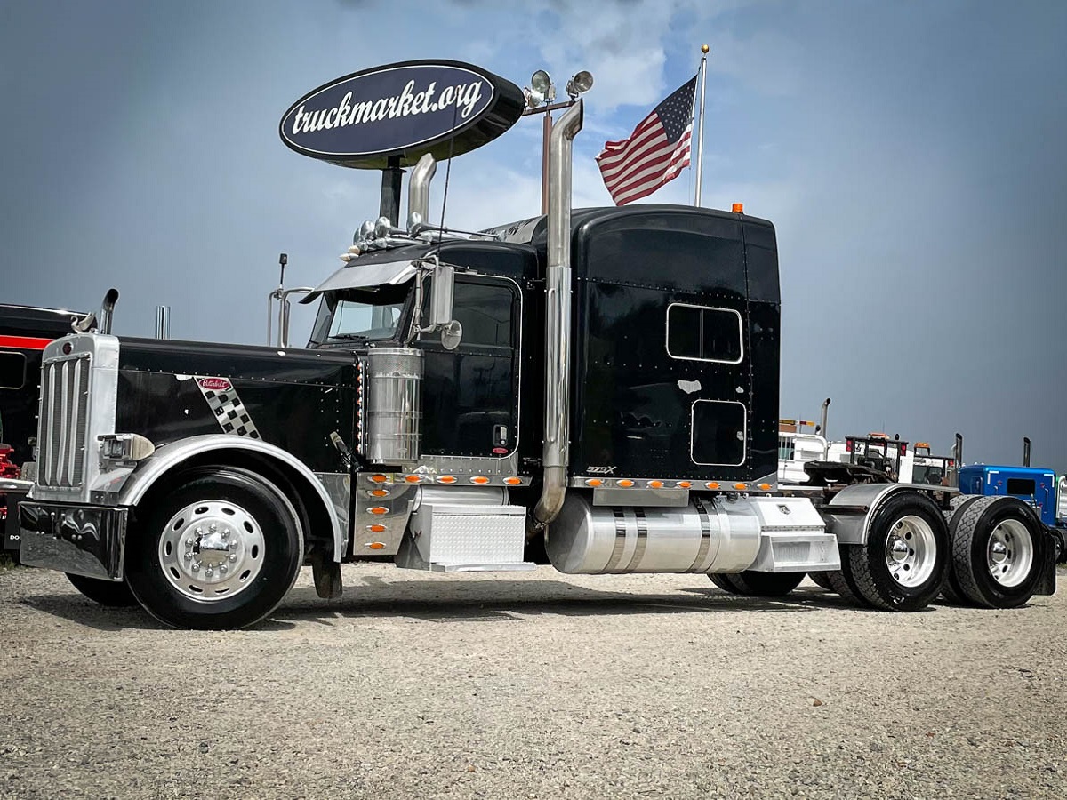 2006 PETERBILT 379X SLEEPER
