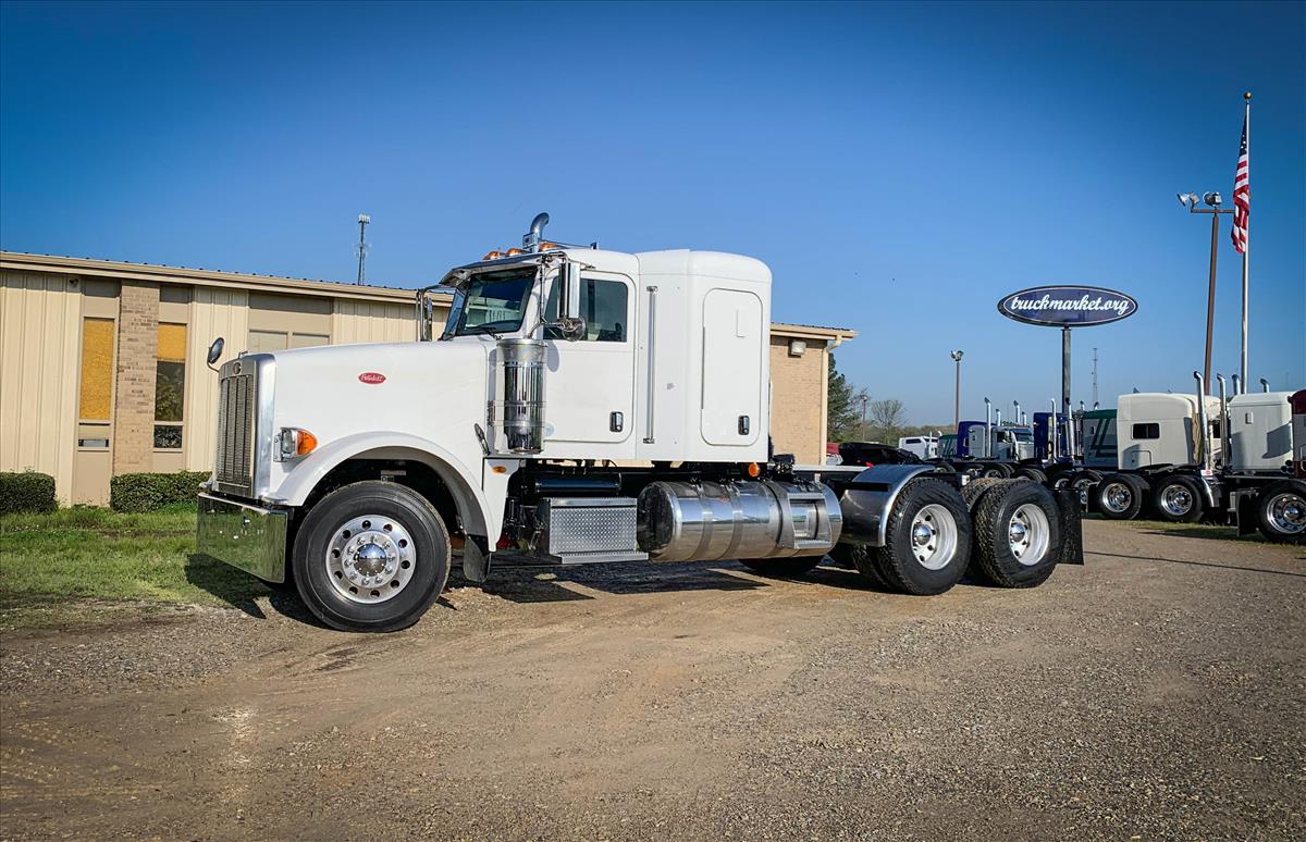 2013 PETERBILT 367 SLEEPER