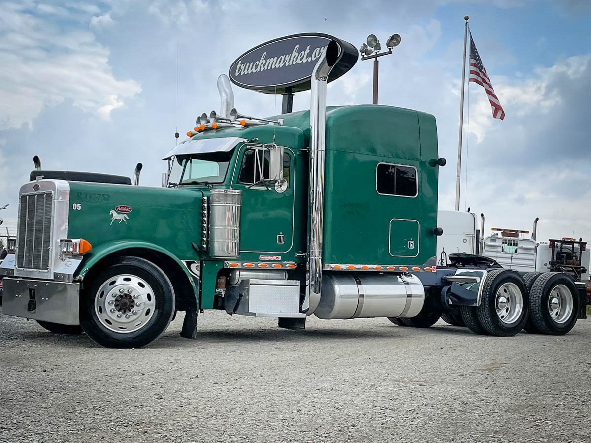 2003 PETERBILT 379EXHD SLEEPER