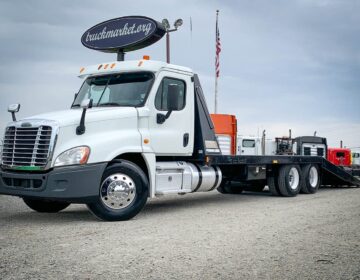 2013 FREIGHTLINER CASCADIA HYDRATAIL ROLLBACK TRUCK FD3143