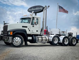 2012 MACK CHU613 TRI AXLE DAYCAB 009473