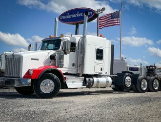 2014 KENWORTH T800W TRI AXLE SLEEPER 391116