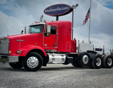 2015 KENWORTH T800 TRI AXLE SLEEPER 439697