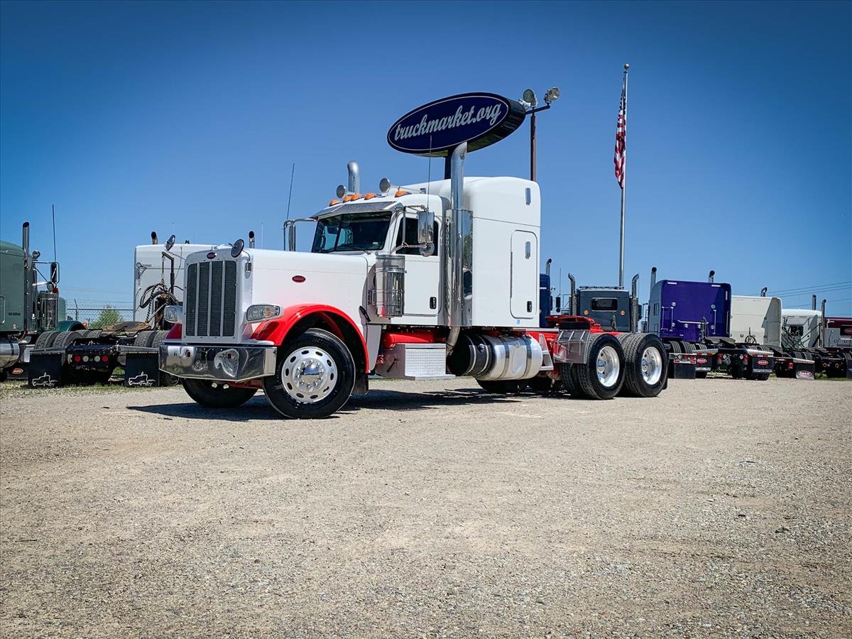 2015 PETERBILT 389 SLEEPER
