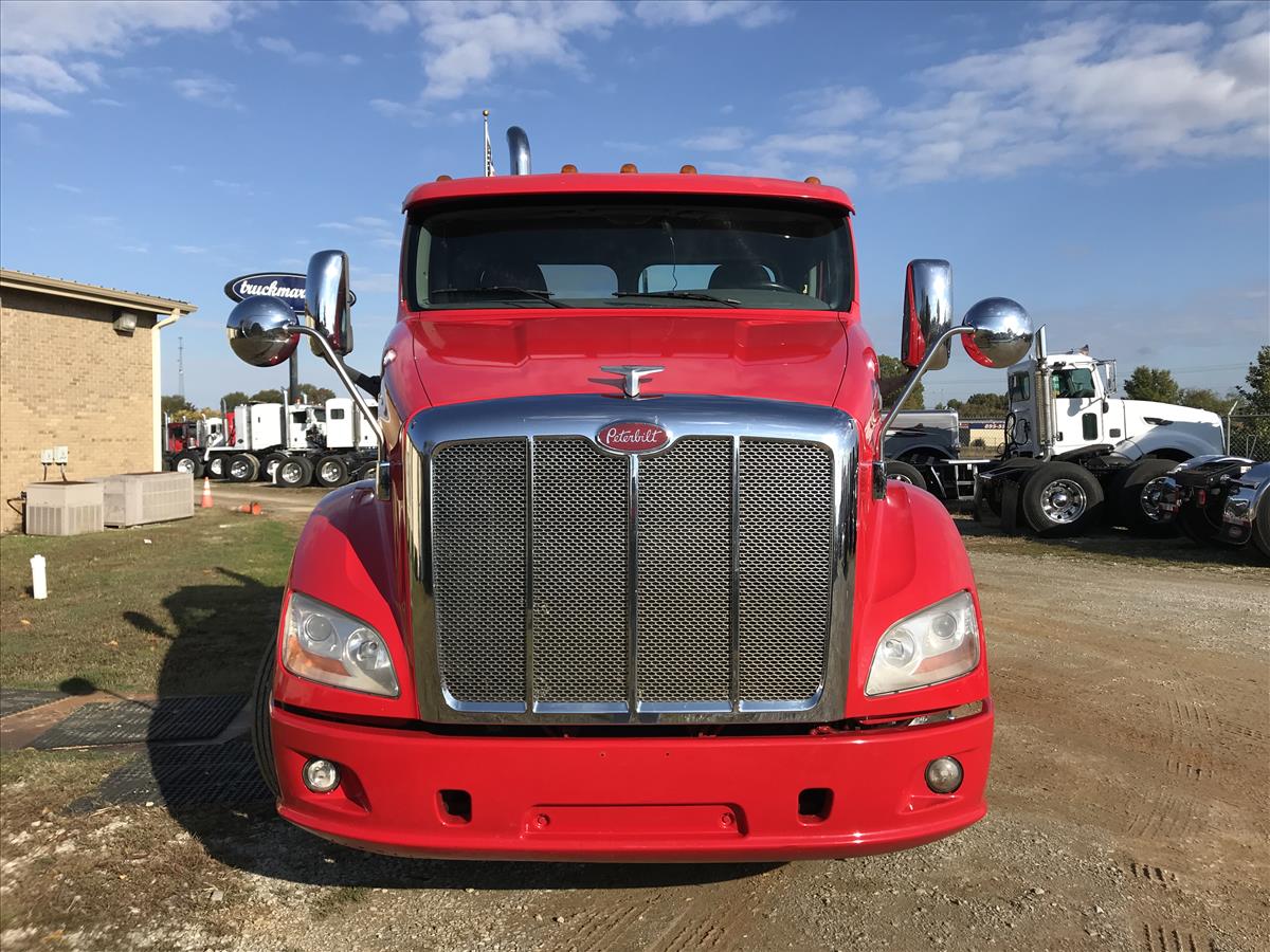 2011 PETERBILT 587 DAYCAB