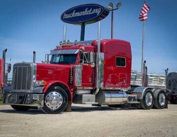 2001 PETERBILT 379EXHD SLEEPER 561876