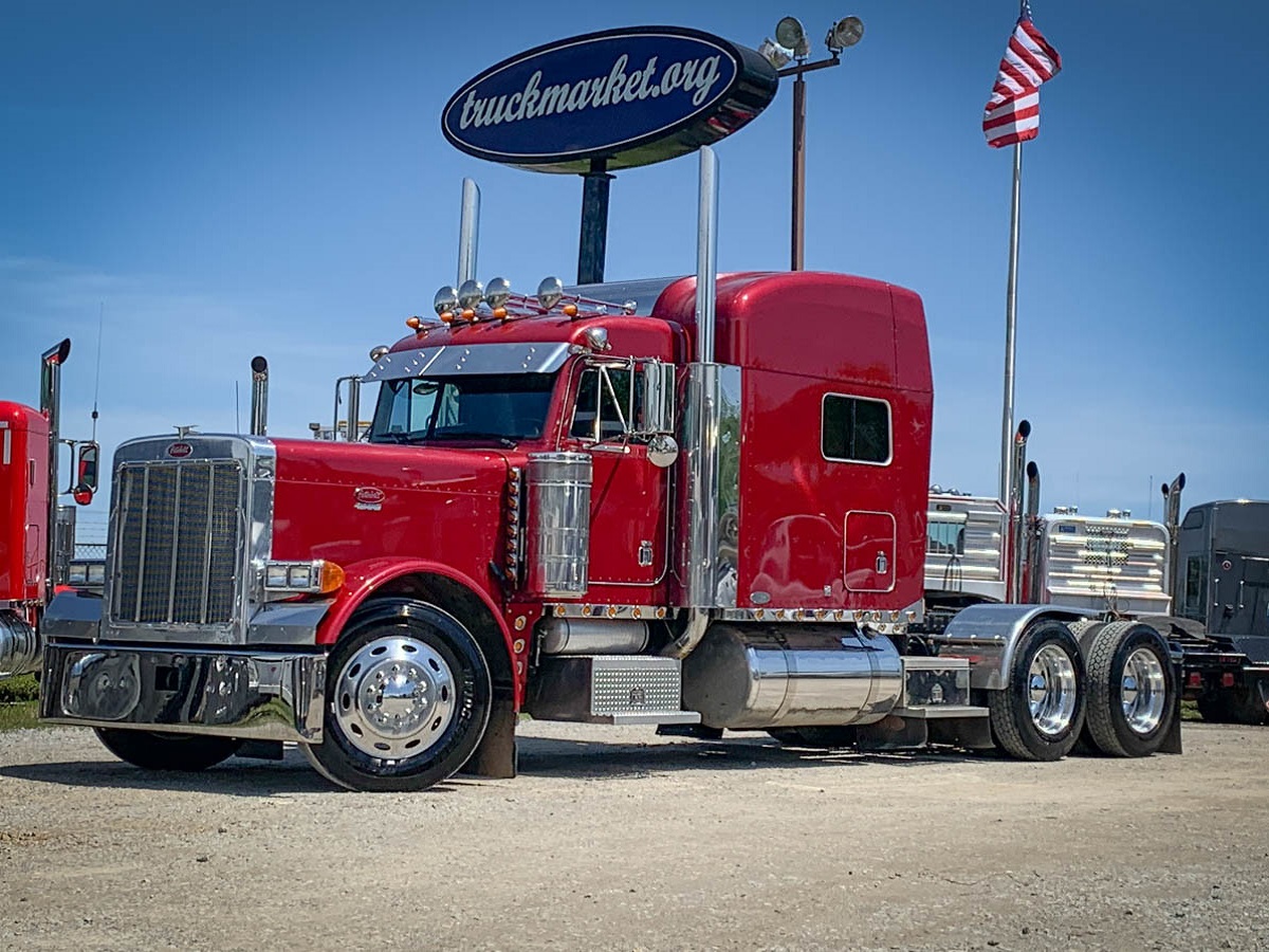 2001 PETERBILT 379EXHD SLEEPER