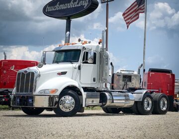 2014 PETERBILT 386 DAYCAB 217542