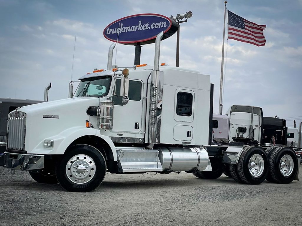 2012 KENWORTH T800 SLEEPER