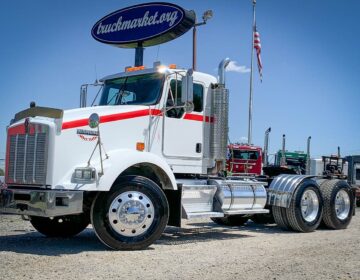 2004 KENWORTH T800 DAYCAB 067823
