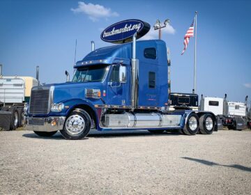 2007 FREIGHTLINER CORONADO SLEEPER Y24030