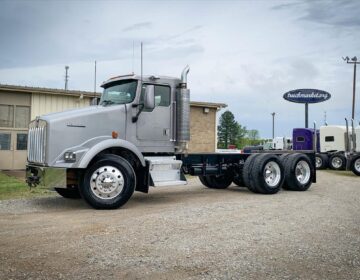 2000 KENWORTH T800 DAYCAB 862774