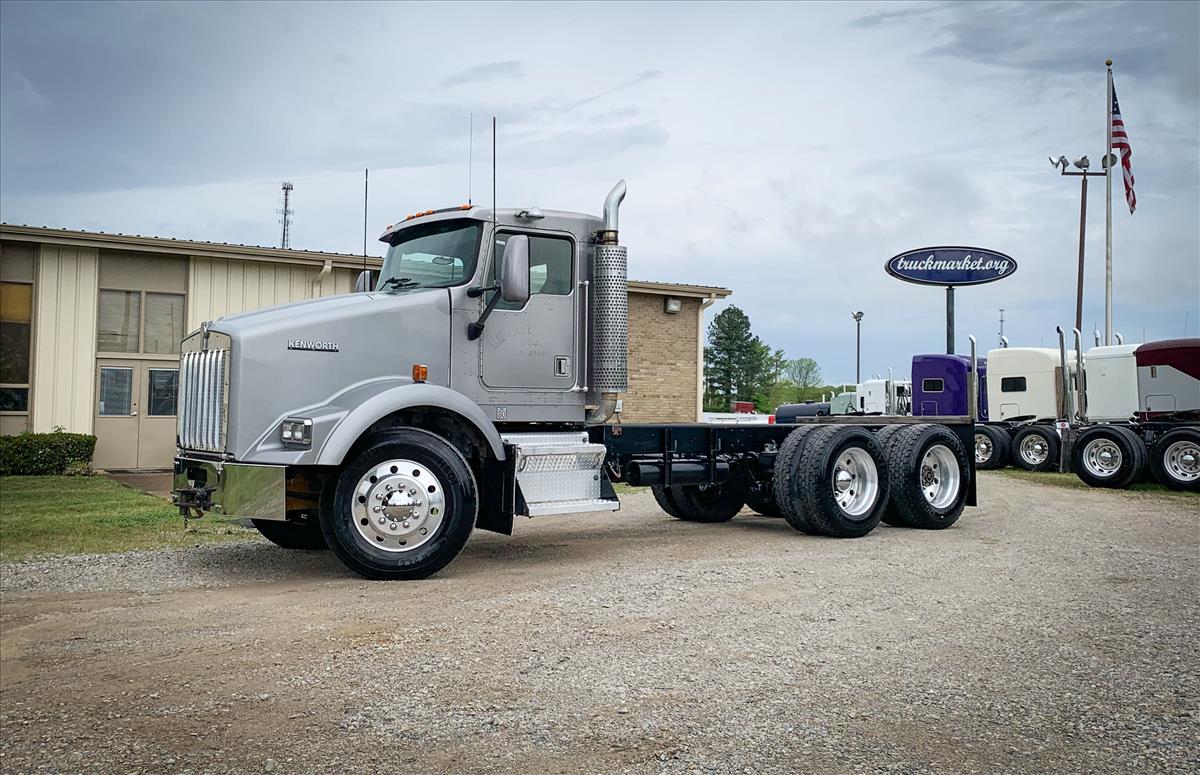 2000 KENWORTH T800 DAYCAB