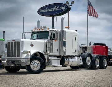 2013 PETERBILT 389 TRI AXLE SLEEPER 163037
