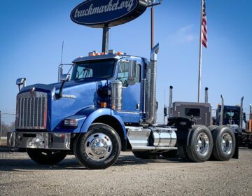 2008 KENWORTH T800 DAYCAB 233041
