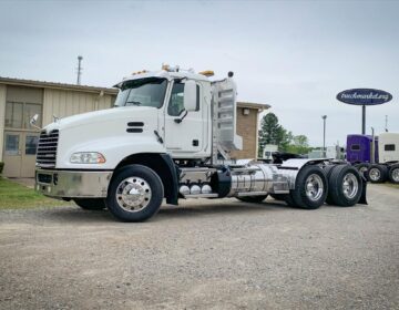 2013 MACK CXU613 DAYCAB 026216
