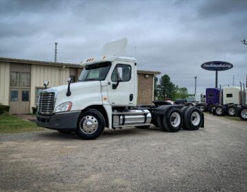 2012 FREIGHTLINER CASCADIA DAYCAB BK1781
