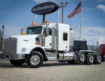 2013 KENWORTH T800W TRI AXLE SLEEPER 344109