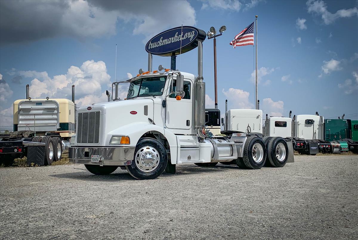 2006 PETERBILT 385 DAYCAB
