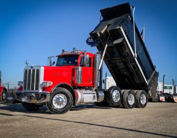 2017 PETERBILT 389 TRI AXLE DUMP TRUCK 441939